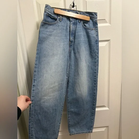 Levi's Straight Leg Jeans in Medium Blue - Picture 4 of 6